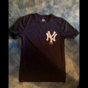 NY Yankees  boys tshirt medium